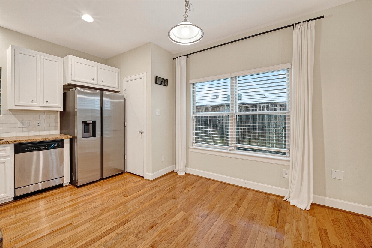 Foto del edificio - 3730 Main Poplar Dr