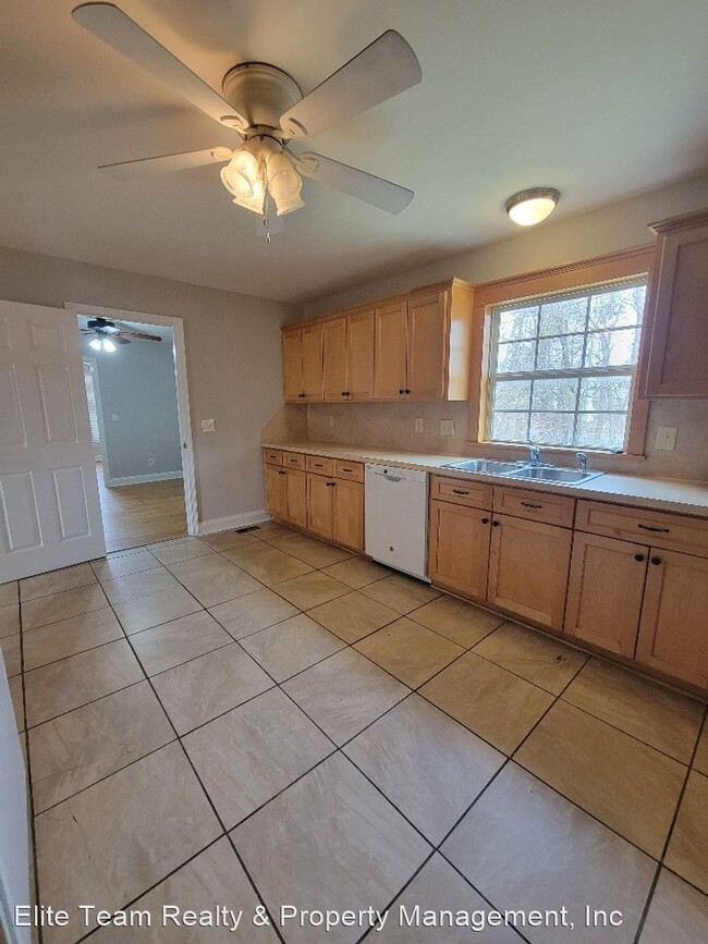 Building Photo - 3 br, 2 bath House - 2820 Bellhaven Circle