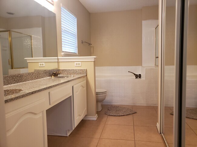 Foto del edificio - 2212 Carriage Hill