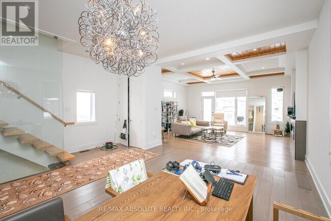 Photo du bâtiment - 246-246 Westhaven Crescent
