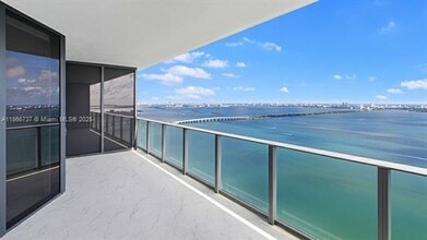 Building Photo - 700 NE 24th St