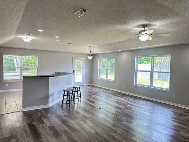 Foto del edificio - Welcome Home to this 3/2 beautifully Designed for both Relaxation & Entertaining