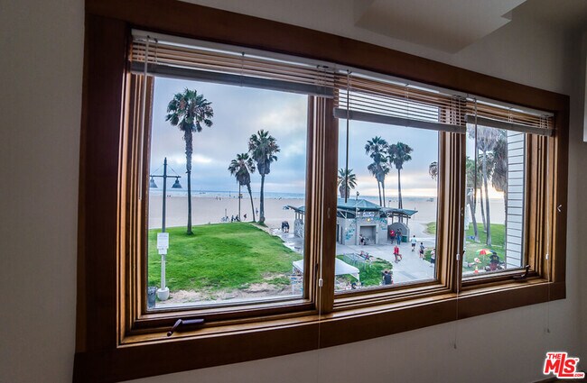 Foto del edificio - 8 Brooks Ave
