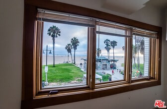 Building Photo - 8 Brooks Ave