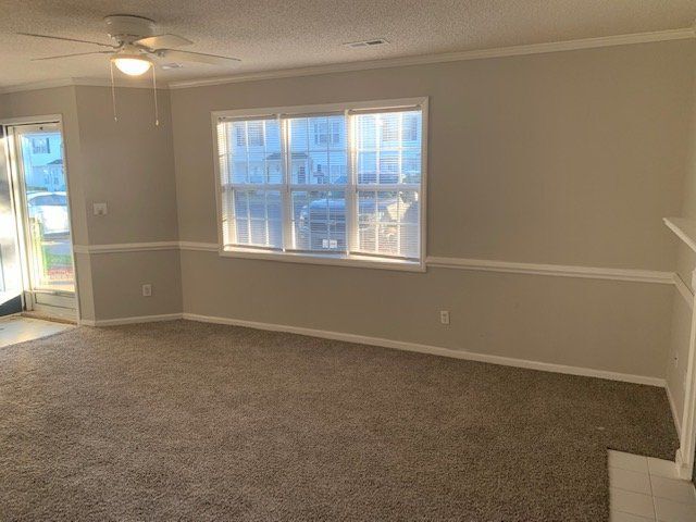 Foto del edificio - 1025 Spring Forest Rd