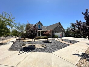 Building Photo - 2548 N Kayenta St