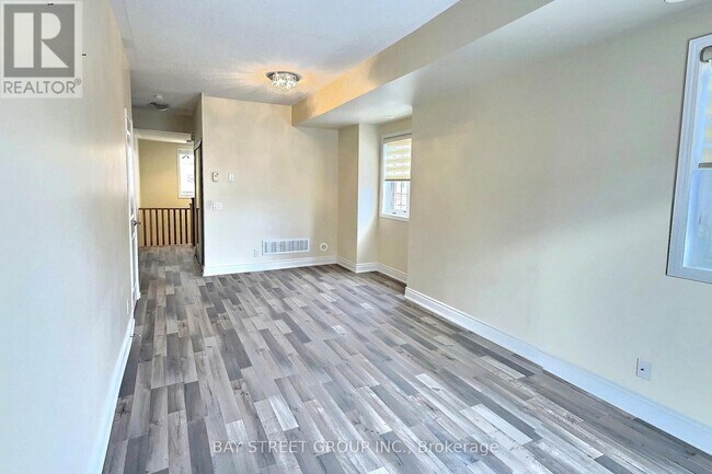 Building Photo - 23 Ormerod Ln