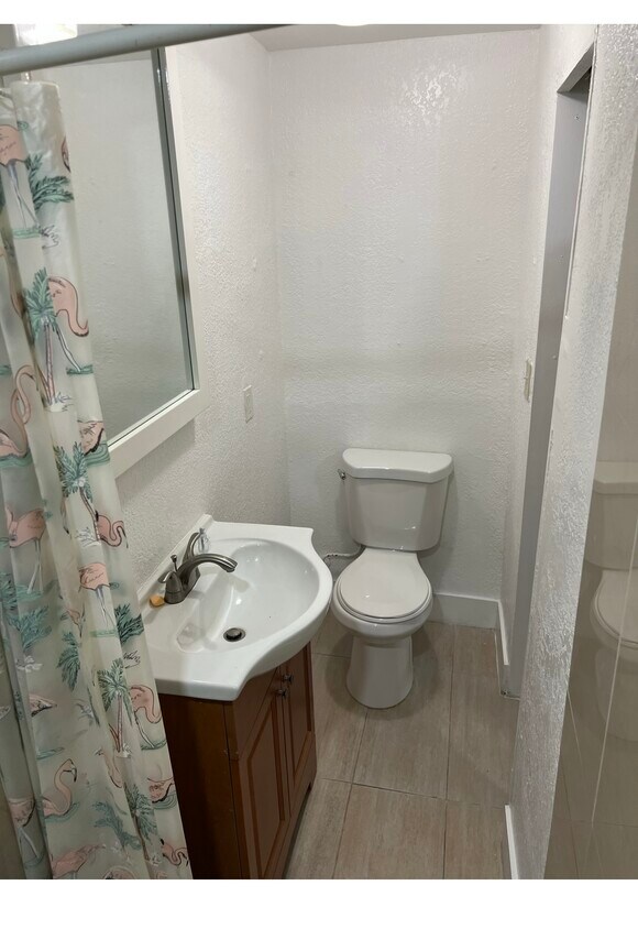 Building Photo - 2075 Acapulco Dr