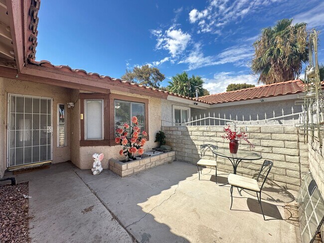 Building Photo - No HOA & Single Story