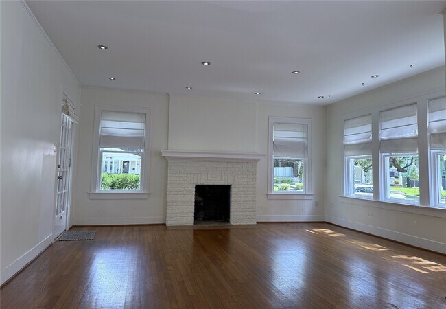 Foto del edificio - 2312 Quenby St