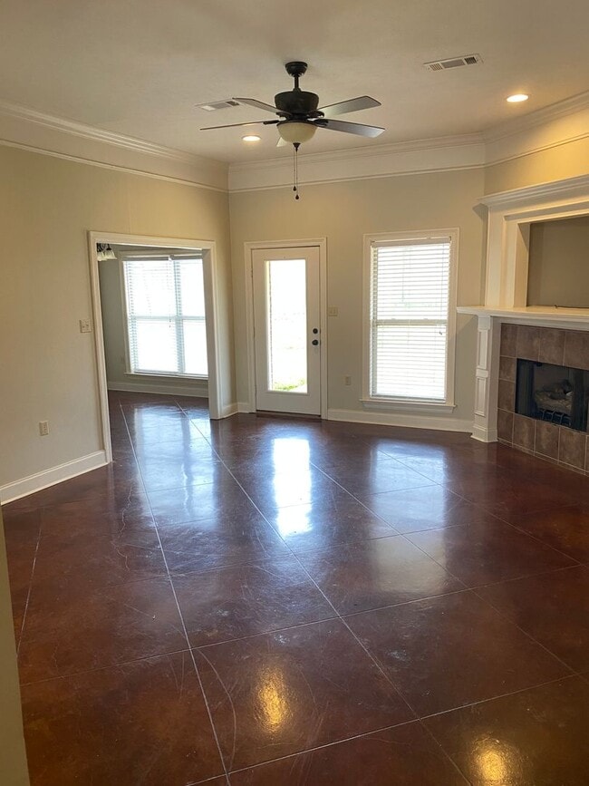 Building Photo - A great place to call home!