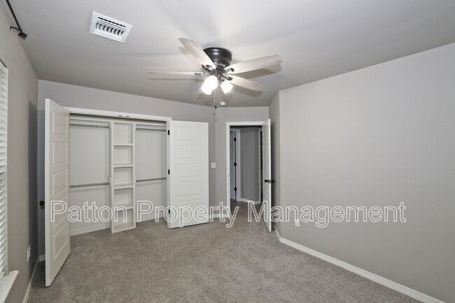 Foto del edificio - 14411 Periwinkle Dr