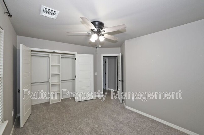 Building Photo - 14411 Periwinkle Dr