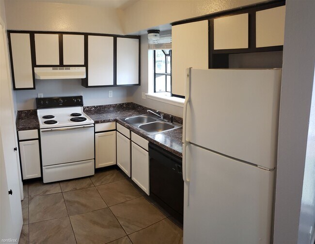 Foto del edificio - 2 br, 2 bath 4plex - 402 Manuel Dr Unit C