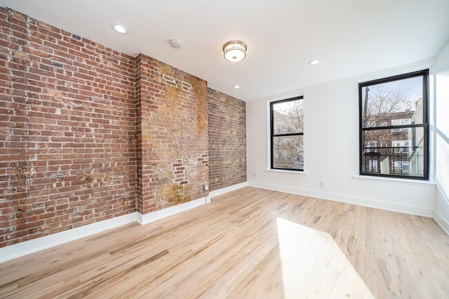 Building Photo - 230 Willow Ave