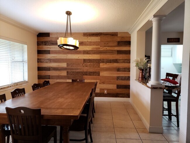 Foto del edificio - 8315 Caraway Dr