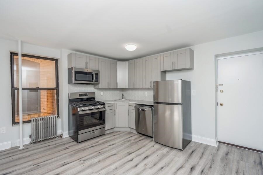 Primary Photo - 269 Varick St