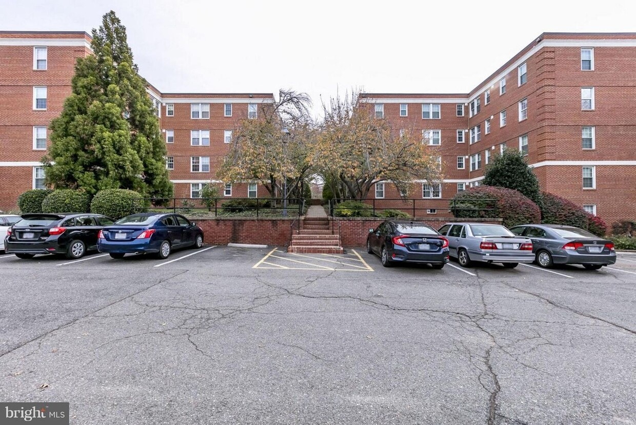 Modernized Fully Furnished 1BR, 1BA Condo at Arbors of Arlington - Modernized Fully Furnished 1BR, 1BA Condo at Arbors of Arlington
