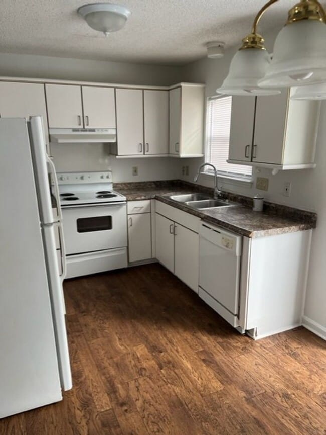 Photo - Available 3 bedroom/ 2 bathroom Home!