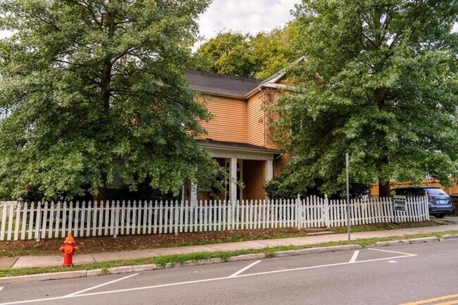 Building Photo - 1001 Caruthers Ave