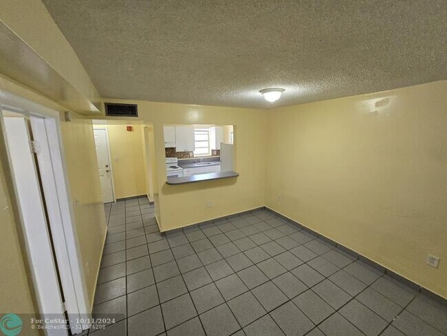 Building Photo - 13695 NE 3rd Ct