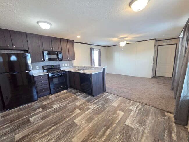 Building Photo - 212 Maple