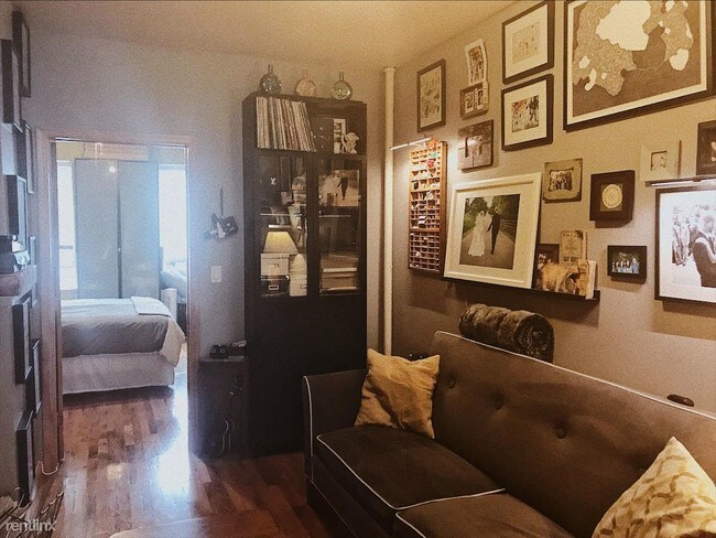 Foto del edificio - 147 N 8th St