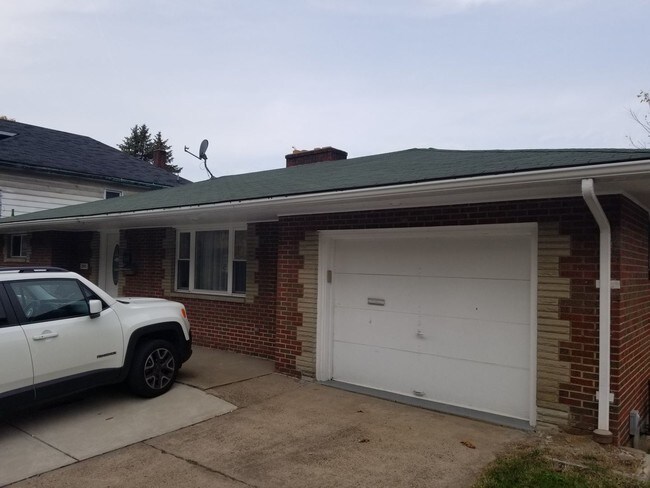 Building Photo - 3 br, 2 bath House - 360 Perry Hwy