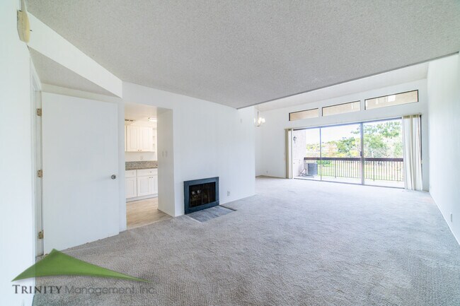 Building Photo - 2564 Navarra Dr