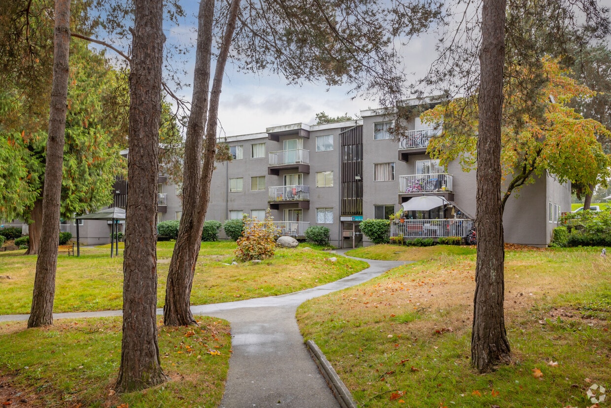 Primary Photo - Regent Place Apartments
