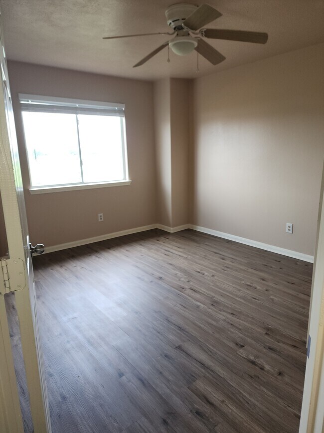 Foto del edificio - 4918 Landward Ln