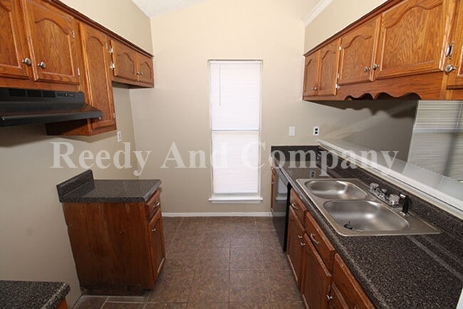 Foto del edificio - 4178 Brighton Dr