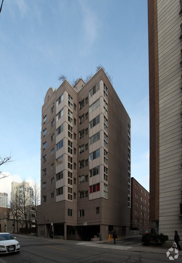 Primary Photo - 177 Mutual St