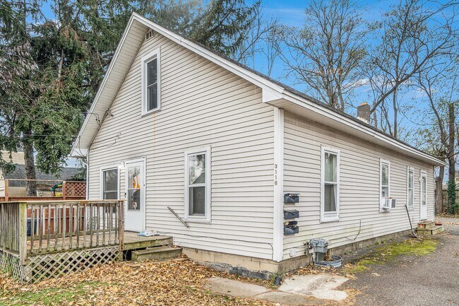 Building Photo - Whittier 3116