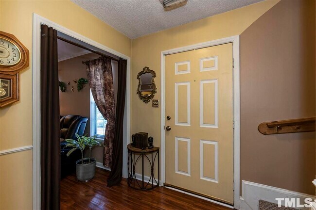 Building Photo - 831 Shari Ct