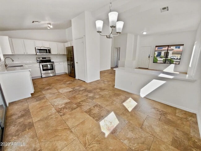 Foto del edificio - 15877 W Statler St