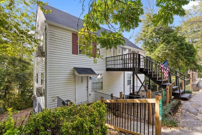 Photo - Laurel Lane Apartment