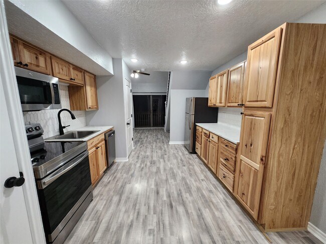 Foto del edificio - 12900 Walden Rd