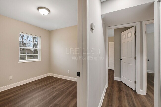 Building Photo - 10501 Millers Ln