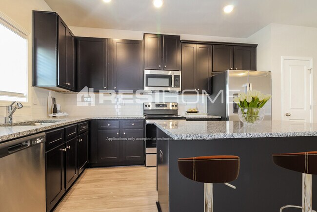 Building Photo - 943 Simmons Trace