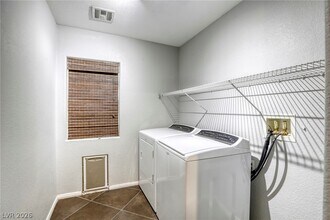 Building Photo - 756 Ezzat St