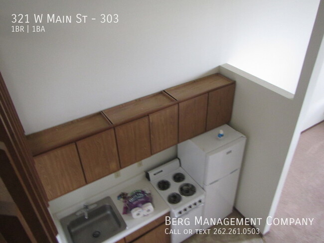 Building Photo - Large one bedroom downtown Waukesha