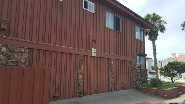 Building Photo - Catalina