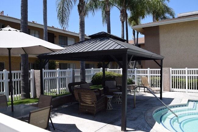 Building Photo - Atrium Gardens Apartments