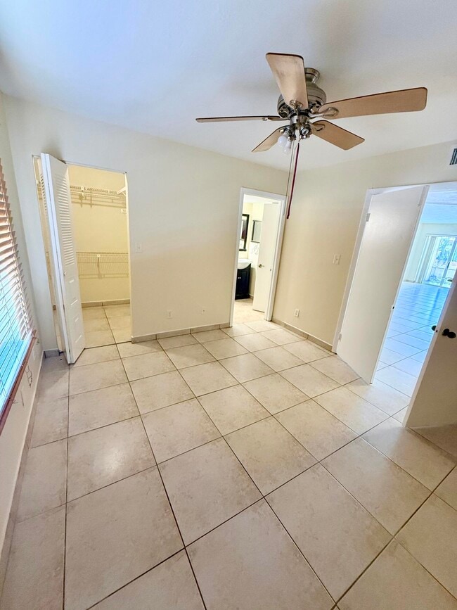 Building Photo - 968 Coral Club Dr