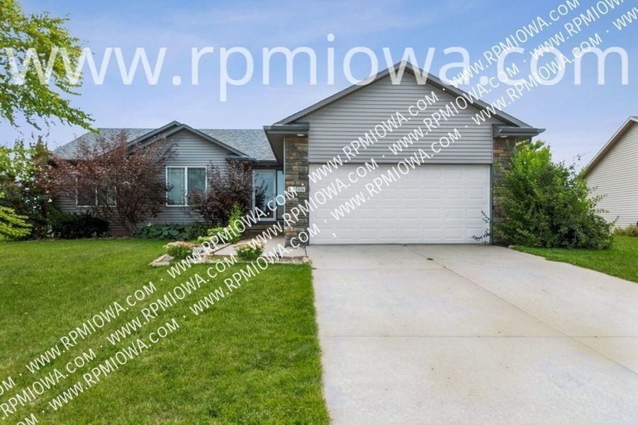 Primary Photo - 5016 NE Innsbruck Dr