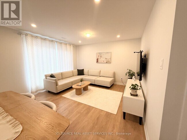 Building Photo - 1605 Creekway Private