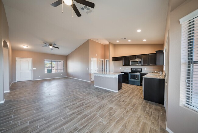 Foto del edificio - 18040 N 20th St