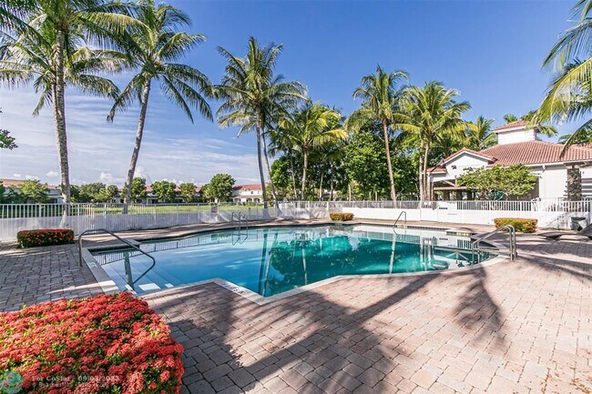 Building Photo - 2830 SW 82nd Ave