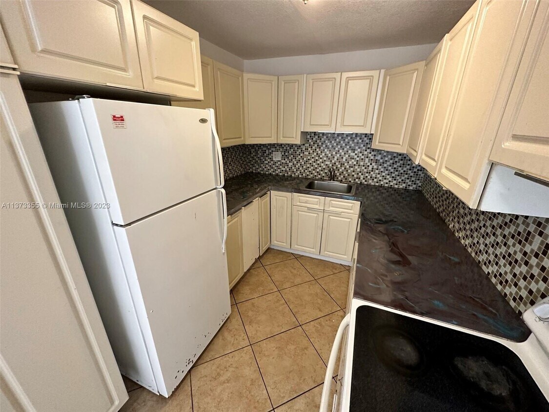 1825 W 56th St Unit 212, Hialeah, FL 33012 Condo for Rent in Hialeah